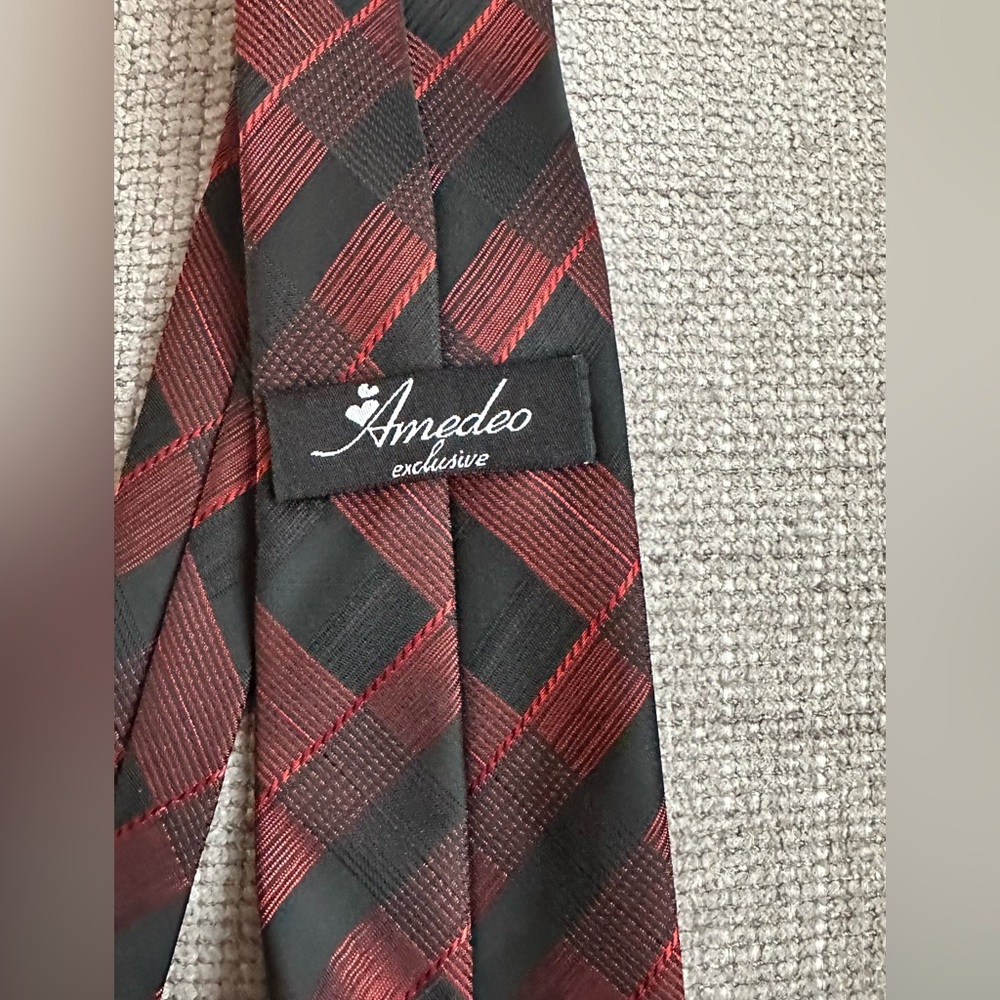 Amedeo Exclusive Tie. Excellent condition. No flaws.